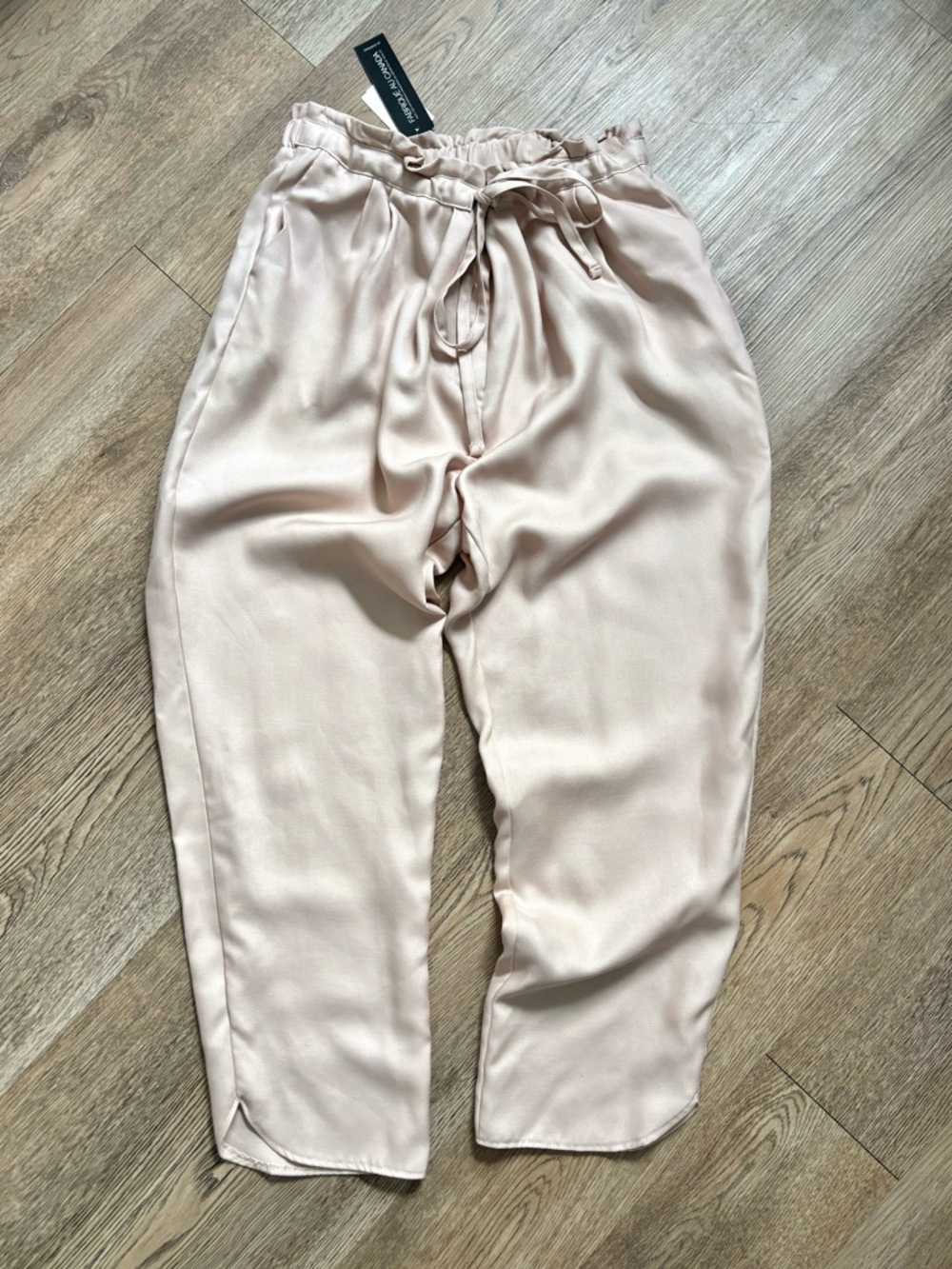 NWT Le Chateau Pink Straight Leg Cropped Pants